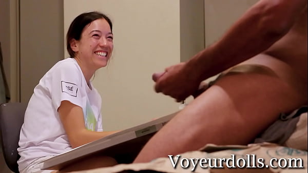 CFNM Girl dessine une bite et regarde une éjaculation