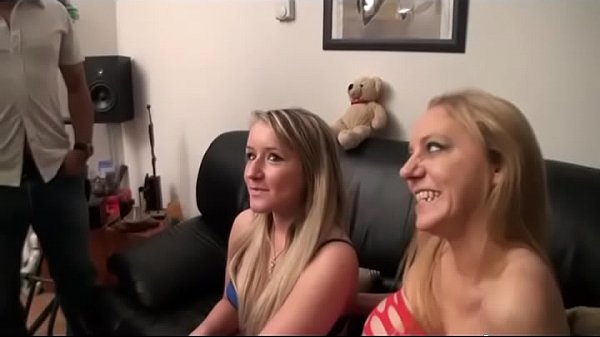 Plan à quatre sexe avec deux chaud français salopes